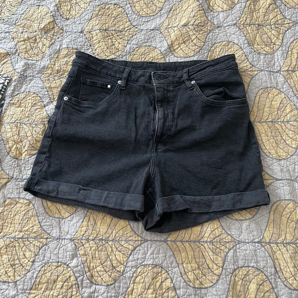 H&M Mom Shorts Black Cuff Bottom Size 14